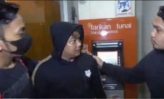 Pinjam Uang Rp50 Juta...