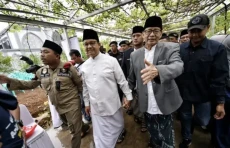 Sambangi Kediaman Wahidin...