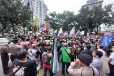 Bukan Pelat Kuning,...