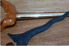 Keris Pusaka Setan Kober,...