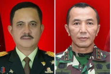 2 Panglima Kodam yang...