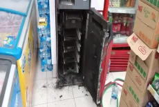 Maling Bobol Mesin ATM...