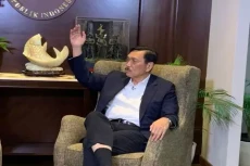 Luhut Panggil Menteri...