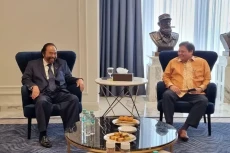 Surya Paloh Temui Airlangga...