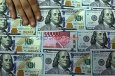 Ekonomi Melambat, Rupiah...