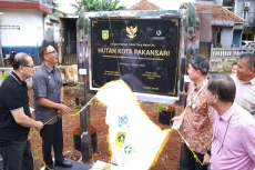 Terima Hutan Kota Pakansari,...