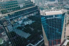 Fitch Naikkan Peringkat...