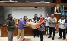 Ratusan Mahasiswa Asal...