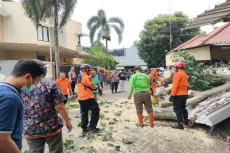 Angin Kencang di Serpong,...