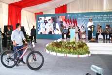 Beri Sepeda ke Penerima...