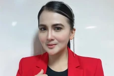 Geluti Dunia Tarik Suara,...