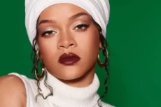 Rihanna Tampil di Super...