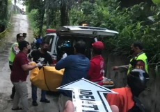 Hanya Pakai CD, Cewek...