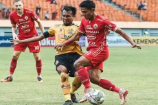 Persija Dihantam Bhayangkara...