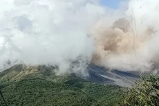 Gunung Karangetang Siaga,...