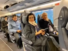 Jajal Kereta Cepat di...
