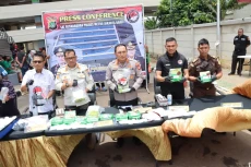 Polres Jakbar Musnahkan...