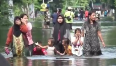 Banjir Gresik Meluas,...