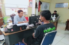 Gerebek Rumah Pengedar...