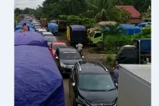 Jalan Macet Parah hingga...