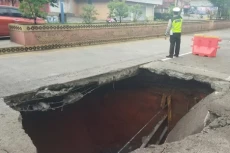 Jalan Lintas Sumatera...