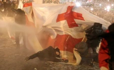 Georgia Rusuh, Demonstran...
