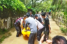 Pulang Sekolah Mandi...