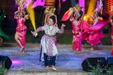Melestarikan Budaya...