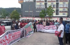 BEM Uncen Demo ke Pengadilan...