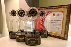 UGM Raih Penghargaan...