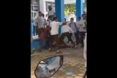 Pelajar SMA Negeri 11...