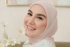 Irish Bella Unggah Ajakan...