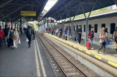 Penumpang Kereta Api...