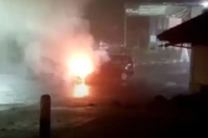 Minibus Terbakar saat...