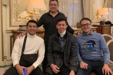 Hary Tanoesoedibjo Berfoto...
