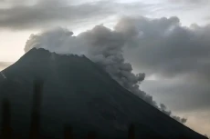 Gunung Merapi Alami...