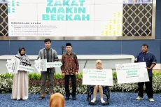 Sejumlah Pejabat di...