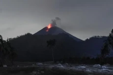 Badan Geologi: Gunung...