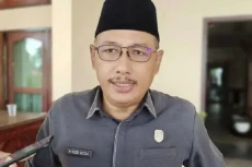 Rusaknya Jalan di Depan...