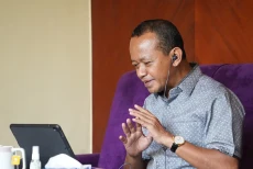 Tim Ekonomi Jokowi Bekerja...