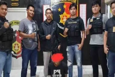 4 Tahun Buron, Pemuda...