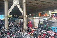 Parkir Liar Patok Tarif...