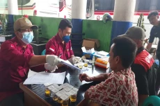 Ratusan Sopir Bus di...