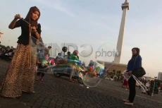 Monas Sajikan Pertunjukan...