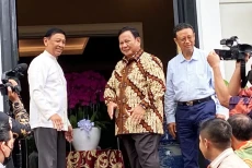 Sambangi Wiranto, Prabowo:...