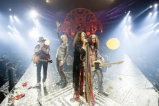 Aerosmith Luncurkan...