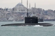 Kapal Selam Rusia Hancurkan...