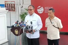Jokowi Nyaris Santap...