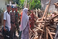 Dilanda Hujan Deras...