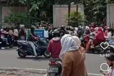 Ragunan Diserbu Pengunjung,...
